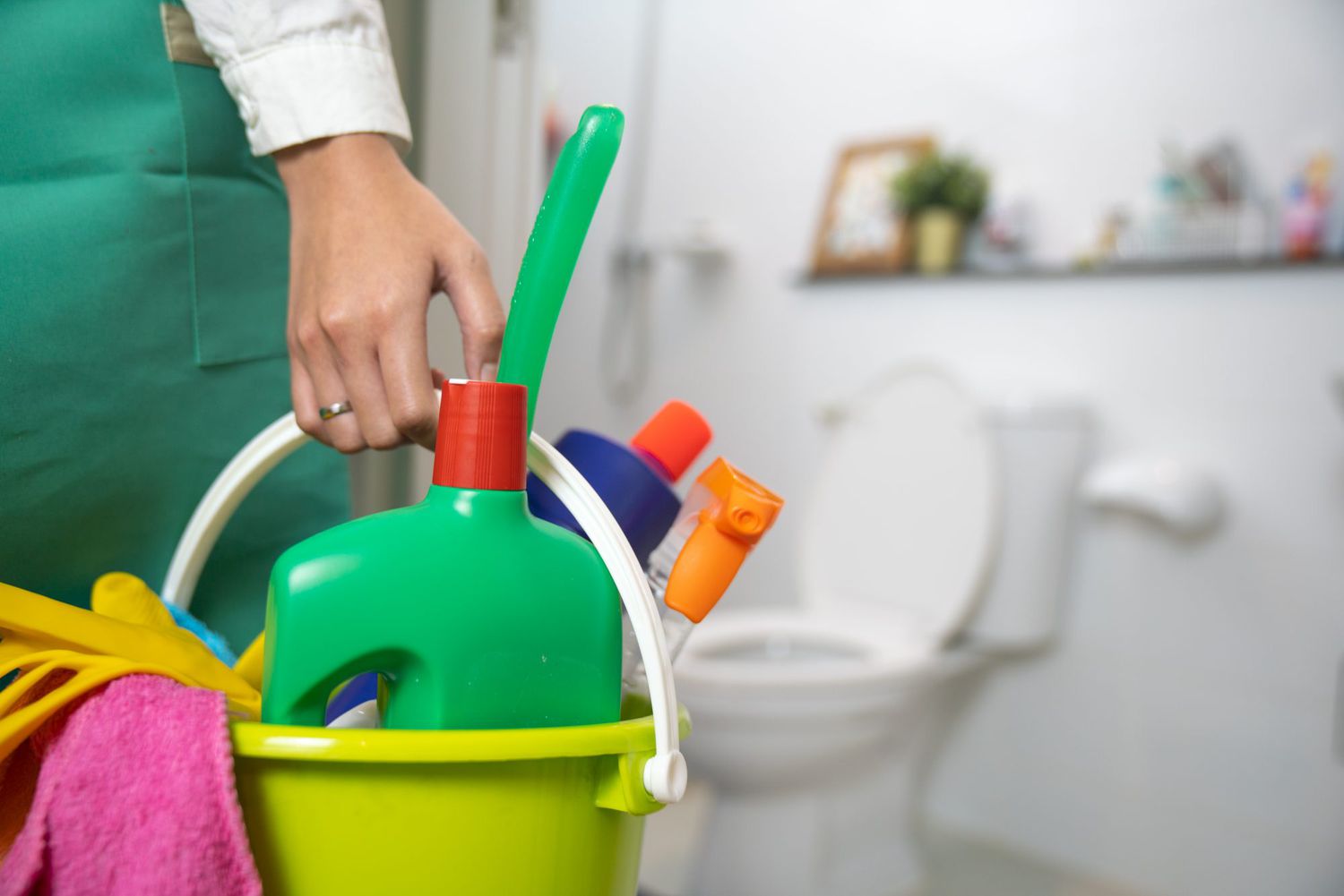 Powerful Cleaning Supplies for Commercial Bathrooms