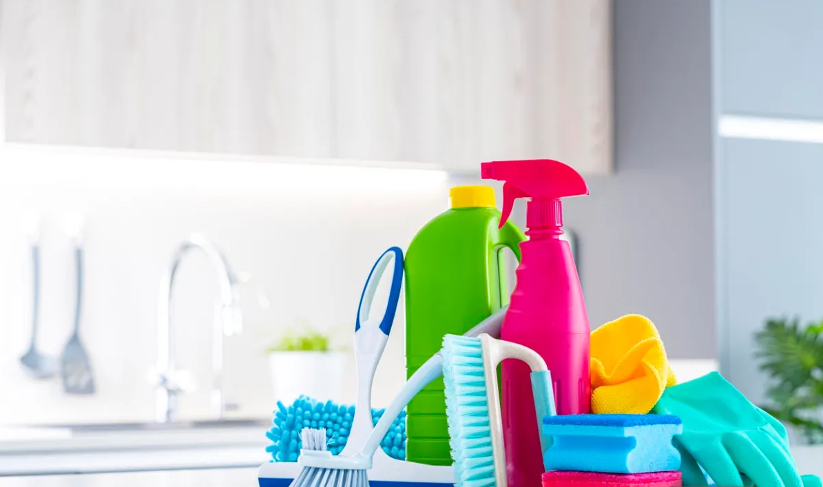 Cleaning Supplies That Make Kitchen Cleanup a Breeze