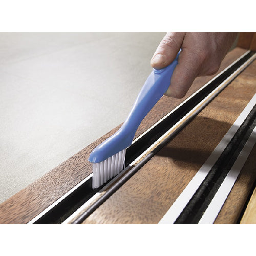OATES -  TRACKBUSTER DUST REMOVING BRUSH