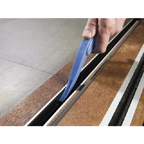 OATES -  TRACKBUSTER DUST REMOVING BRUSH